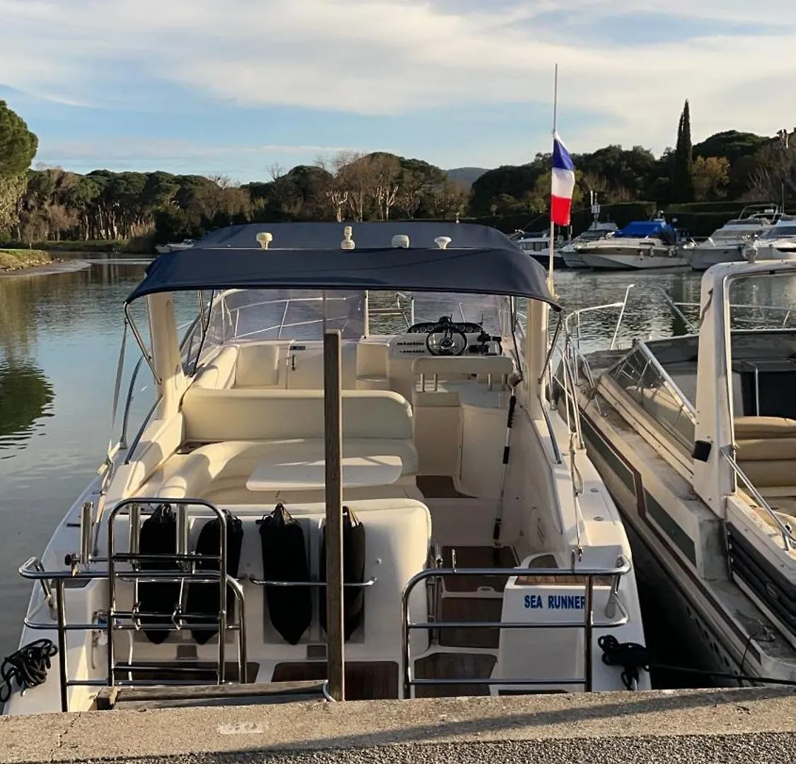 Botel Hannaboat Mandelieu-la-Napoule France